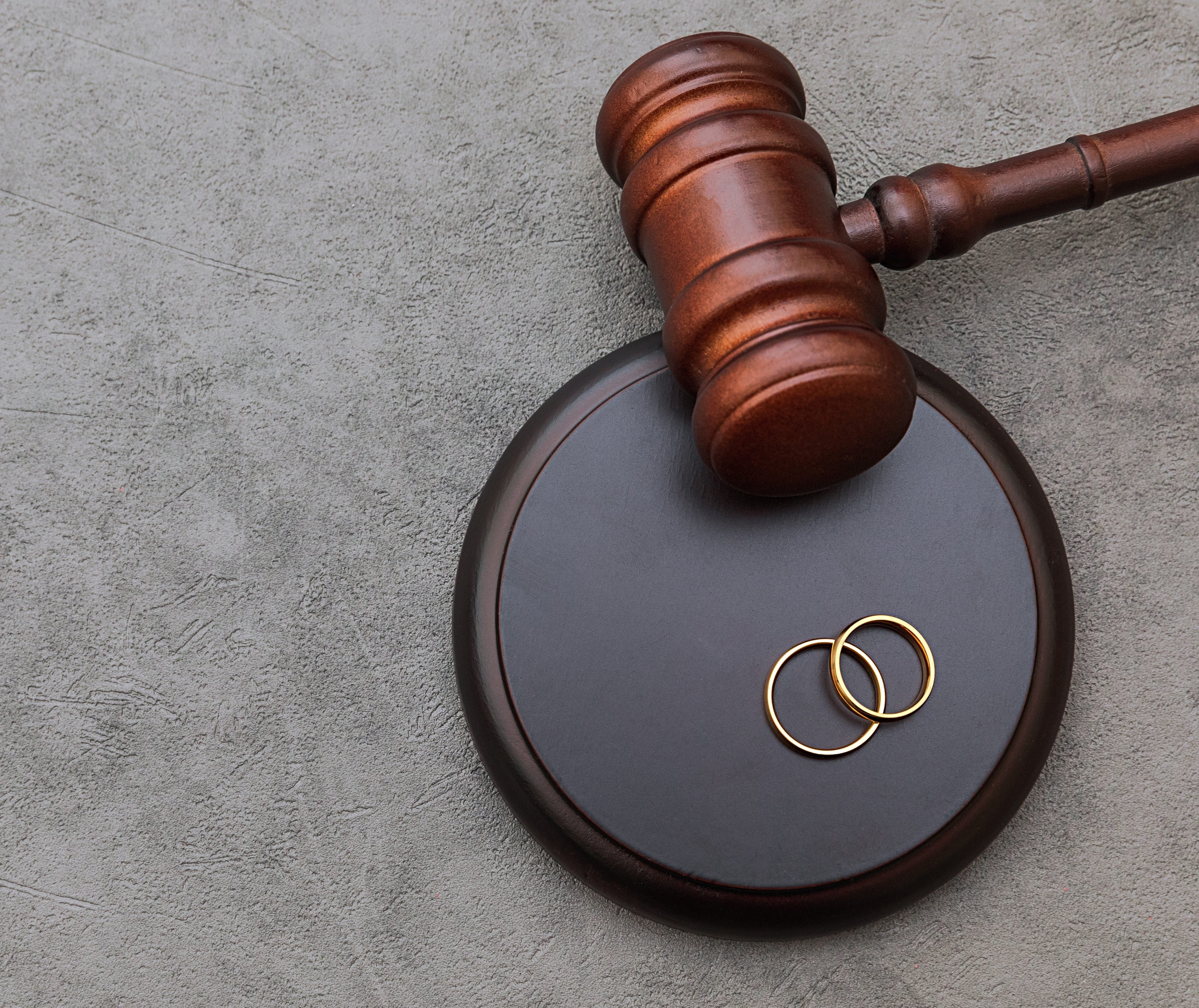 gavel with two rings